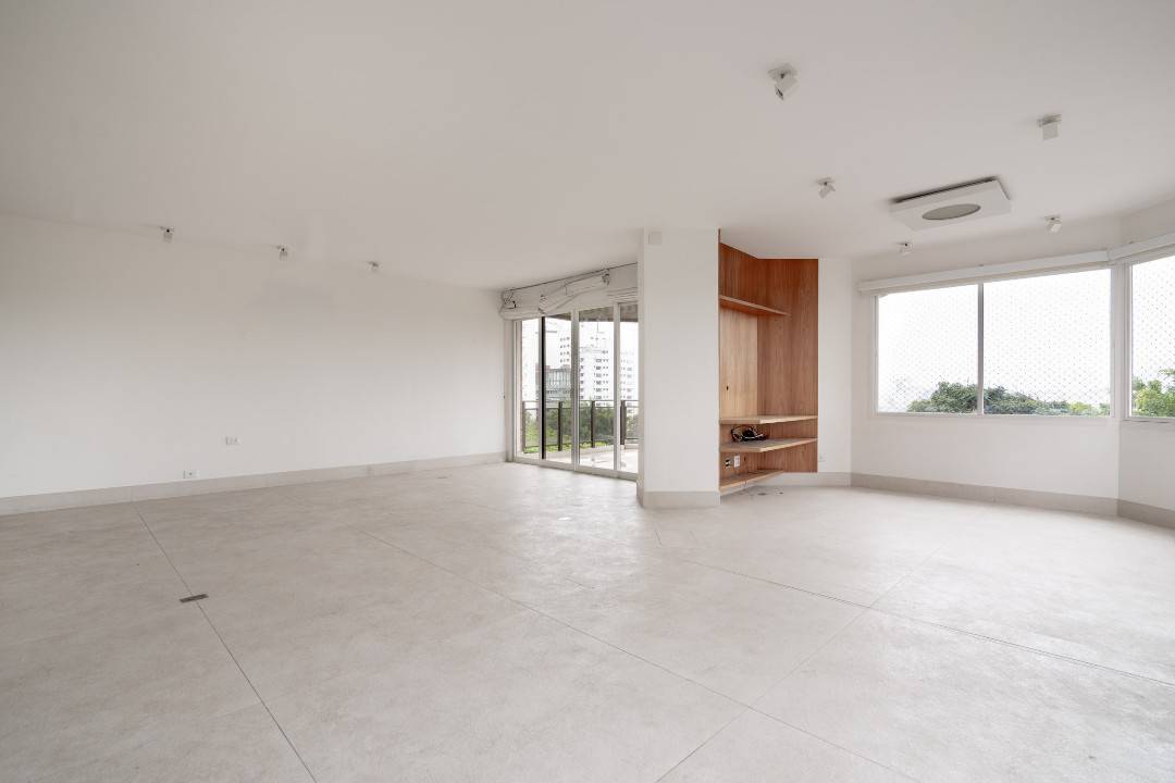 - Apartamento com 260 m², 4 quartos sendo 2 suítes à venda no bairro Vila Nova Conceição.