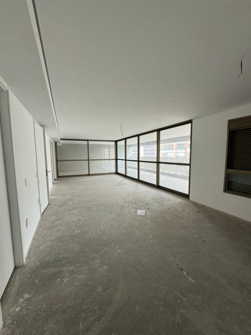 Apartamento com 280 m², 3 quartos sendo 3 suítes à venda no bairro Moema. - Andréa Vallis