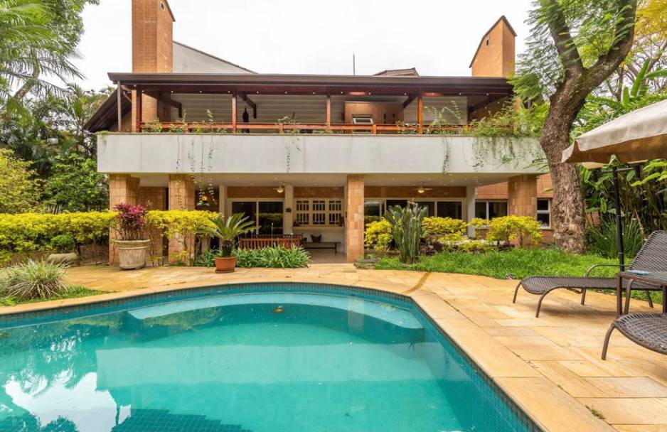 - Casa de condomínio com 622 m², 4 quartos sendo 4 suítes à venda no bairro Jardim Cordeiro.