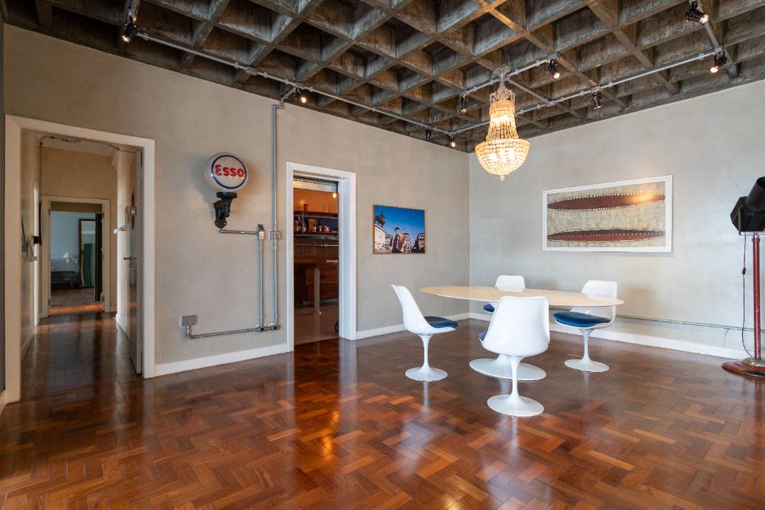 - Apartamento com 247 m², 2 quartos sendo 1 suíte à venda no bairro Bela Vista.