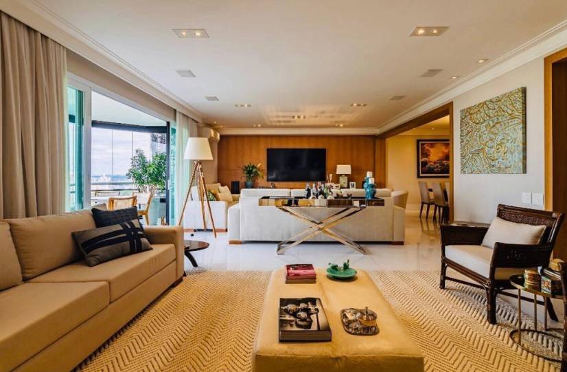 - Apartamento com 350 m², 4 quartos sendo 4 suítes à venda no bairro Santo Amaro.