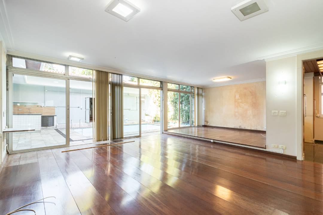 - Casa com 470 m², 4 quartos sendo 4 suítes à venda no bairro Jardim Paulistano.