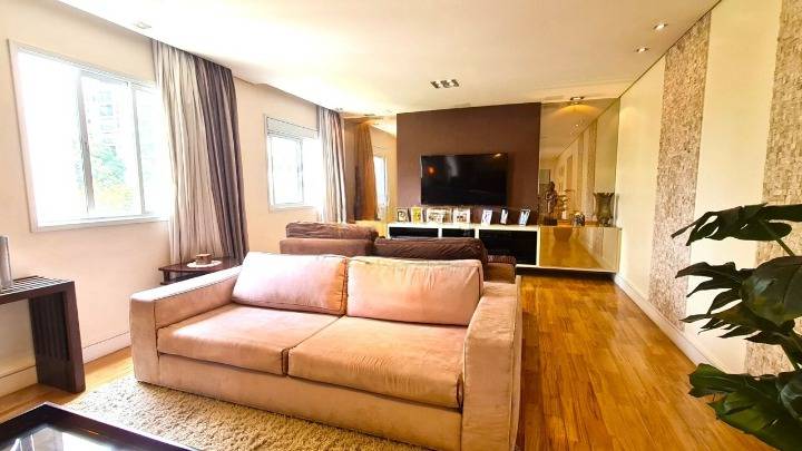 - Apartamento com 206 m², 3 quartos sendo 3 suítes à venda no bairro Campo Belo.