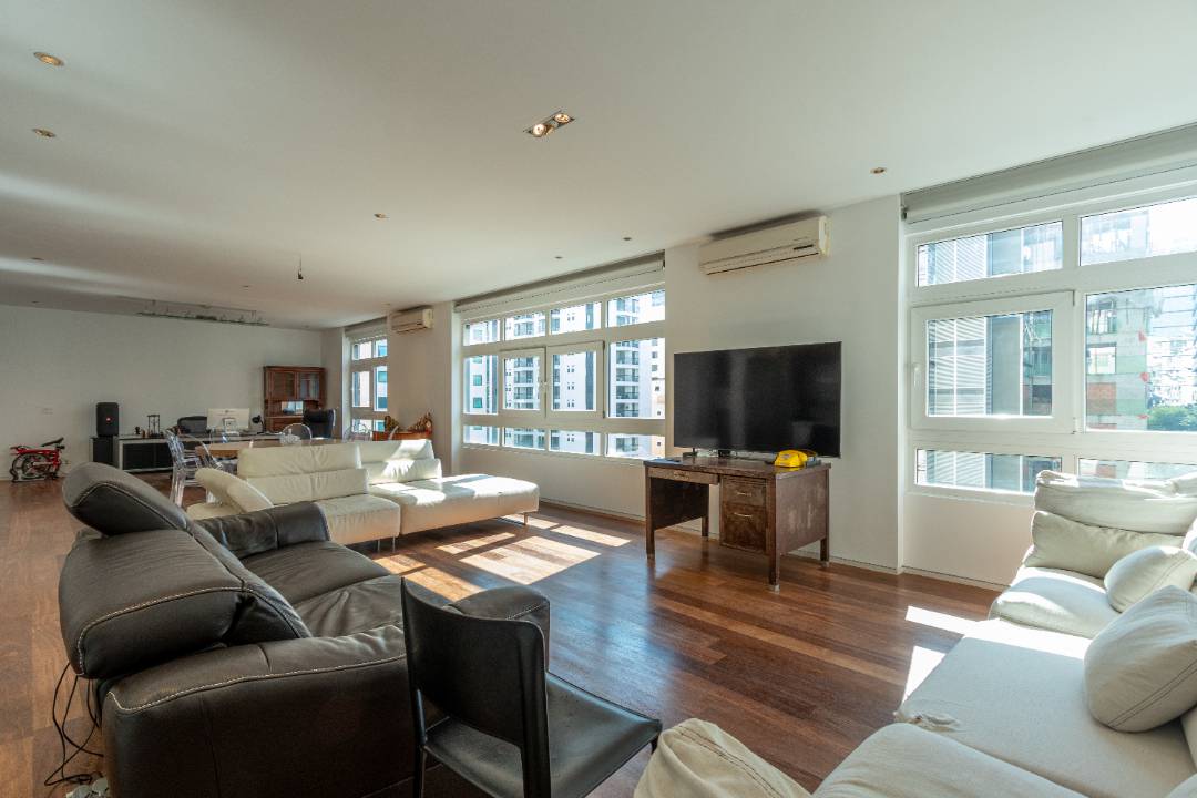 - Apartamento com 239 m², 3 quartos sendo 3 suítes à venda no bairro Jardim Paulista.