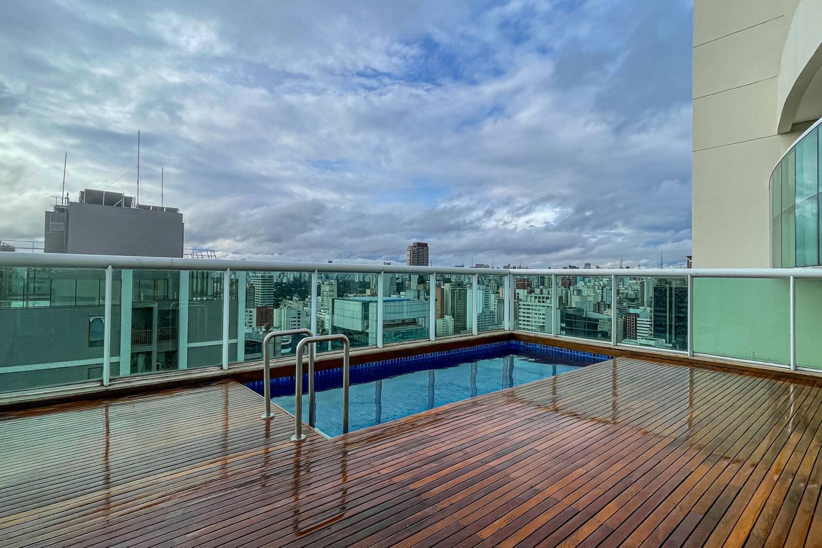 - Cobertura com 354 m², 4 quartos sendo 4 suítes à venda no bairro Itaim Bibi.