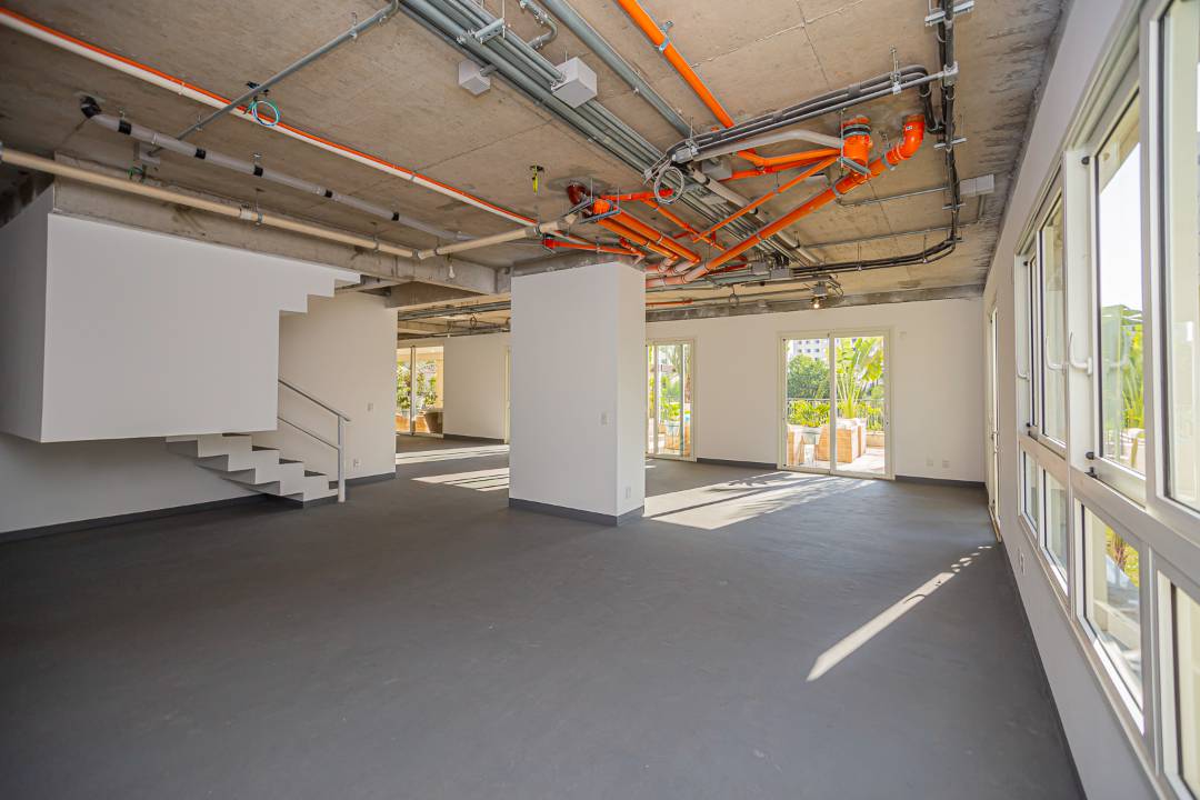 - Garden com 893 m², 5 quartos sendo 5 suítes à venda no bairro Vila Olímpia.