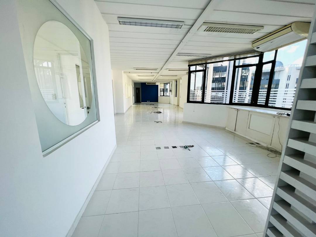 - Comercial com 220 m²,  à venda no bairro Brooklin.