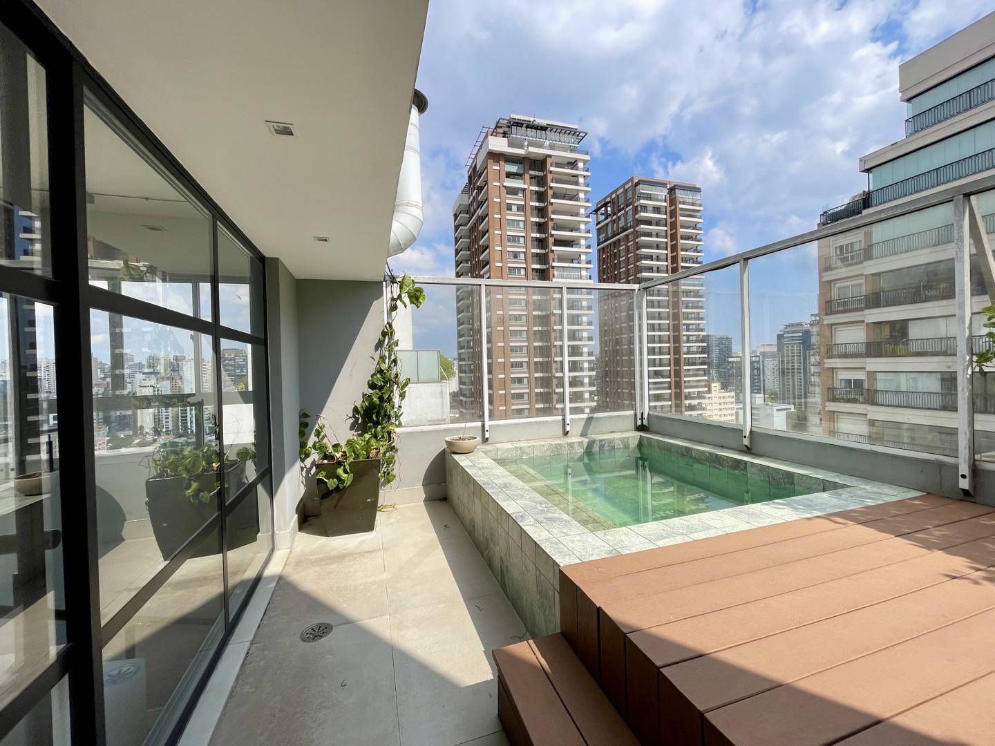 Triplex para alugar com 2 quartos, 169m² - Itaim Bibi,São Paulo
