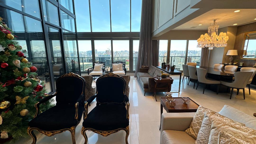- Cobertura com 570 m², 4 quartos sendo 4 suítes à venda no bairro Vila Olímpia.