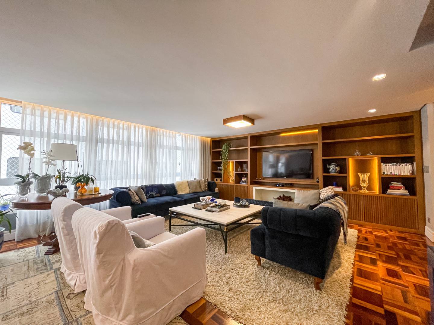 - Apartamento com 180 m², 3 quartos sendo 1 suíte à venda no bairro Jardim América.