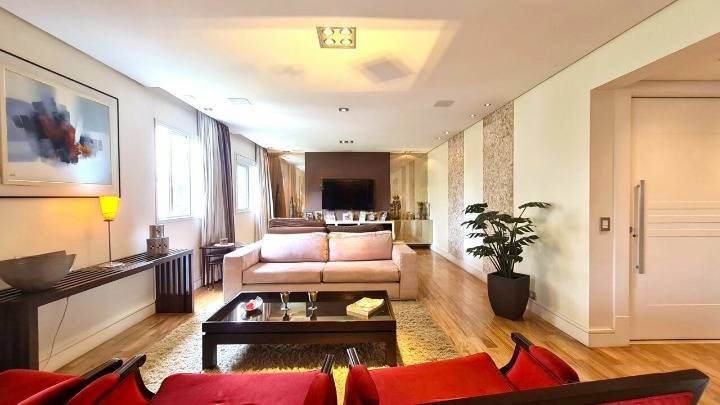 - Apartamento com 206 m², 3 quartos sendo 3 suítes à venda no bairro Campo Belo.