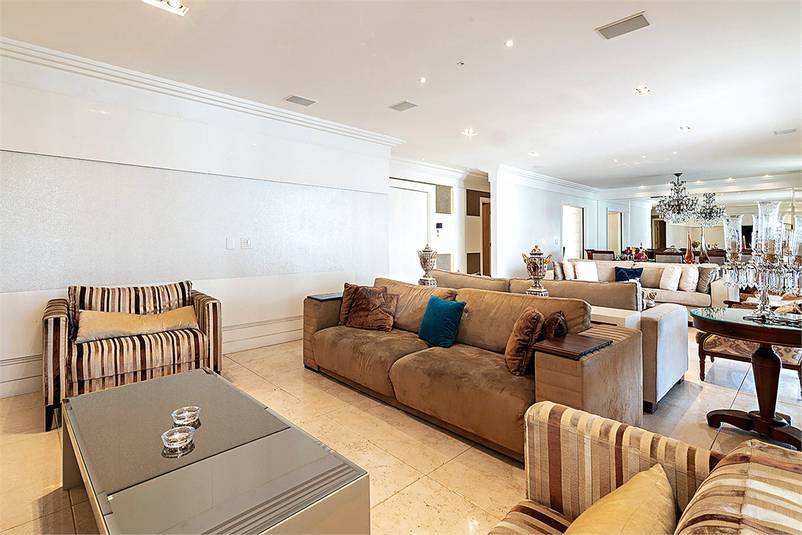 - Apartamento com 369 m², 4 quartos sendo 4 suítes à venda no bairro Moema.