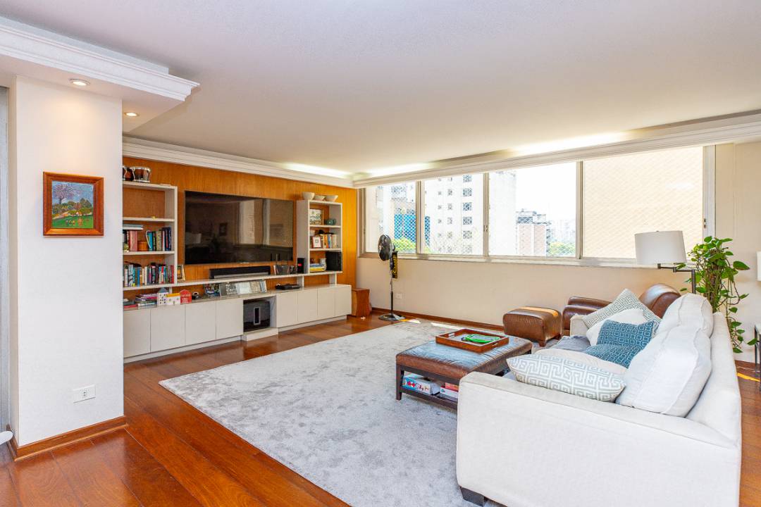 - Apartamento com 330 m², 3 quartos sendo 3 suítes à venda no bairro Itaim Bibi.