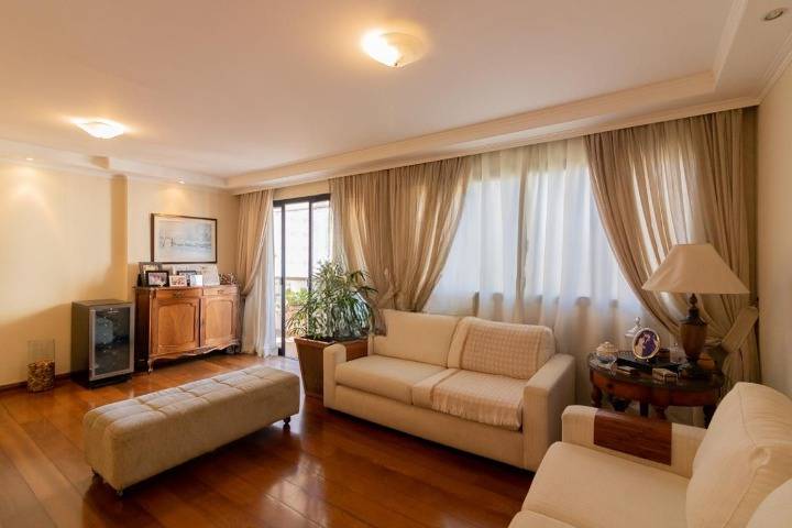 - Apartamento com 127 m², 3 quartos sendo 1 suíte à venda no bairro Moema.