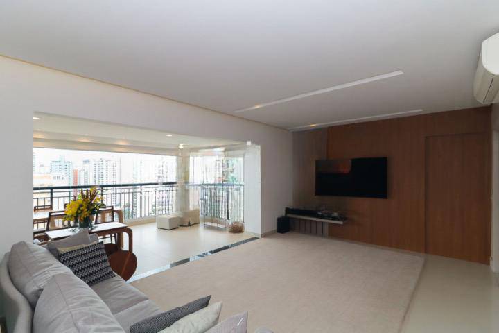 - Apartamento com 207 m², 3 quartos sendo 3 suítes à venda no bairro Indianópolis.