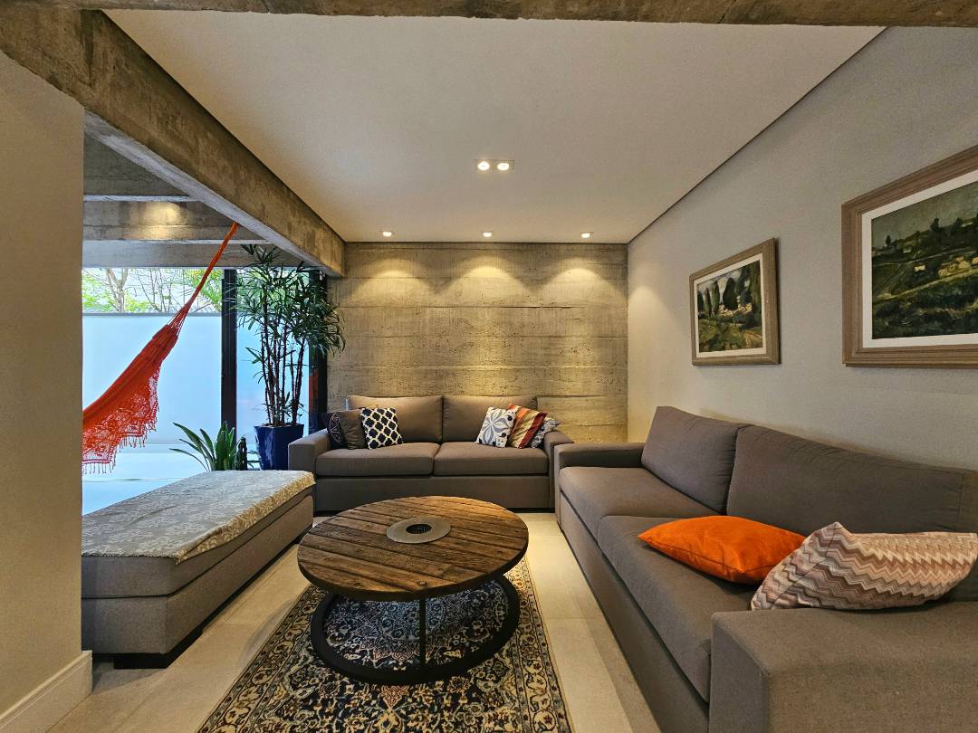 - Brooklin | Casa Espetacular à Venda – Recém-Reformada, Mobiliada e Decorada | 408m² com 3 suítes de Sofisticação!