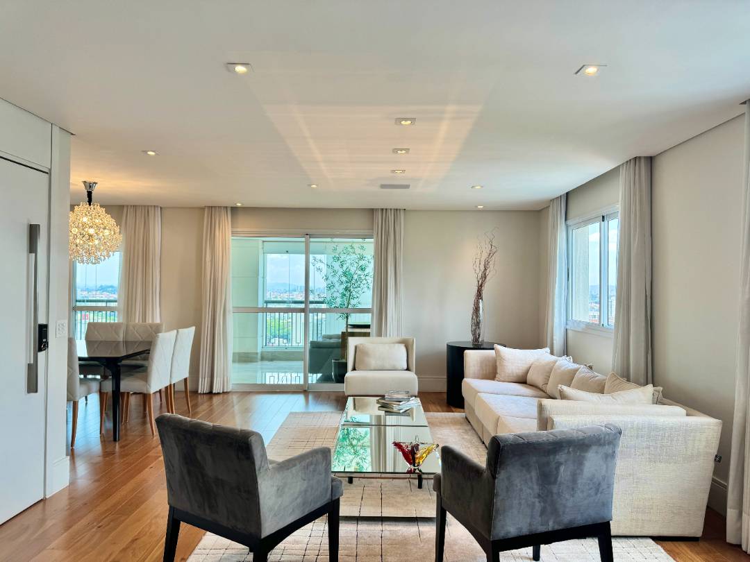 - Apartamento com 220 m², 3 quartos sendo 3 suítes à venda no bairro Vila Suzana.