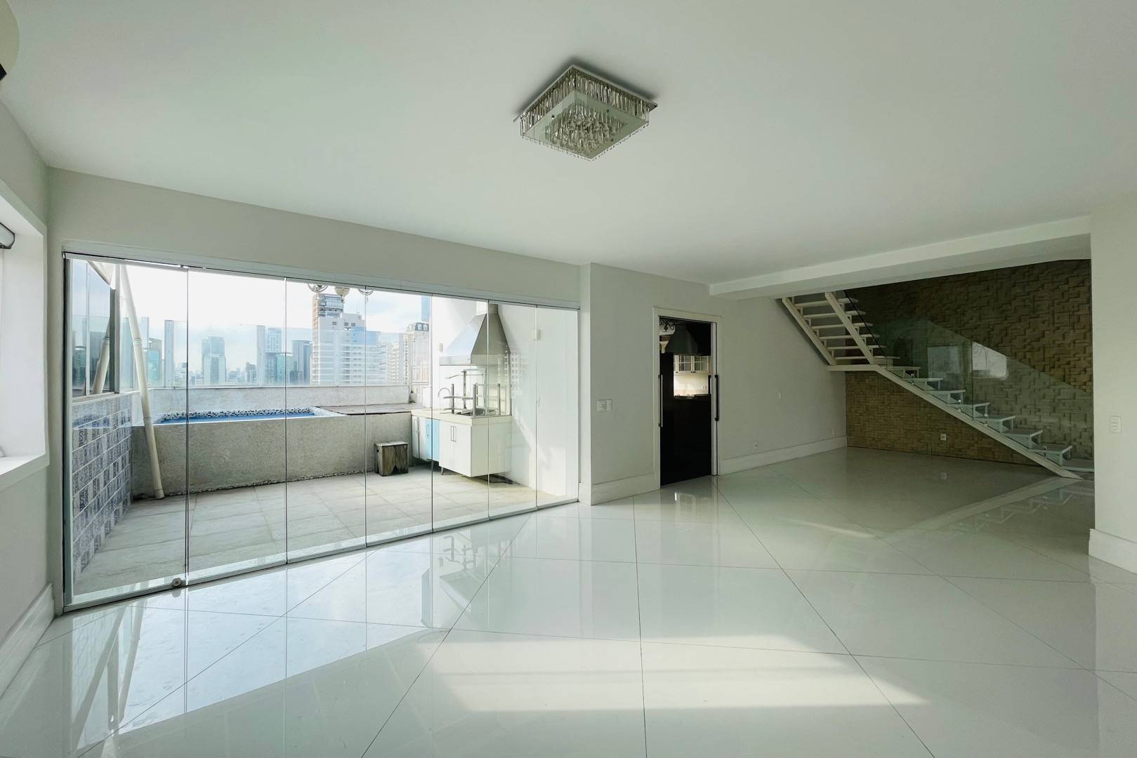 Cobertura à venda com 2 quartos, 233m² - Vila Nova Conceição,São Paulo