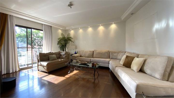 - Apartamento com 178 m², 4 quartos sendo 2 suítes à venda no bairro Moema.