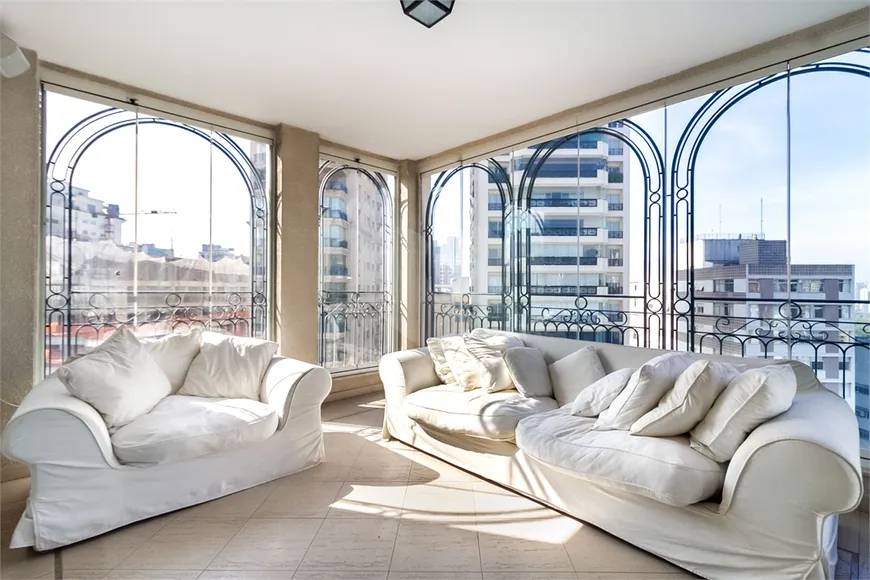 - Apartamento com 351 m², 3 quartos sendo 3 suítes à venda no bairro Jardim América.