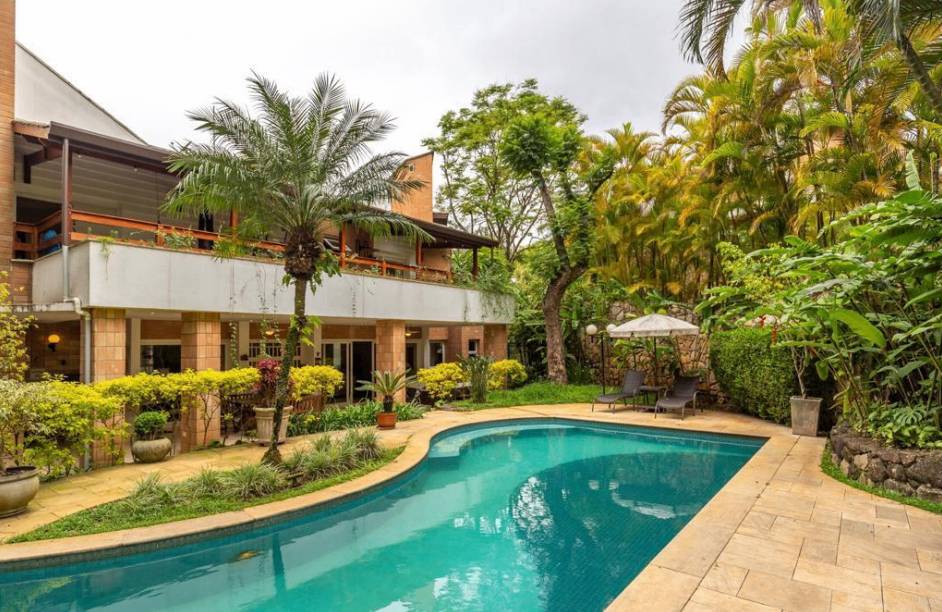 - Casa de condomínio com 622 m², 4 quartos sendo 4 suítes à venda no bairro Jardim Cordeiro.