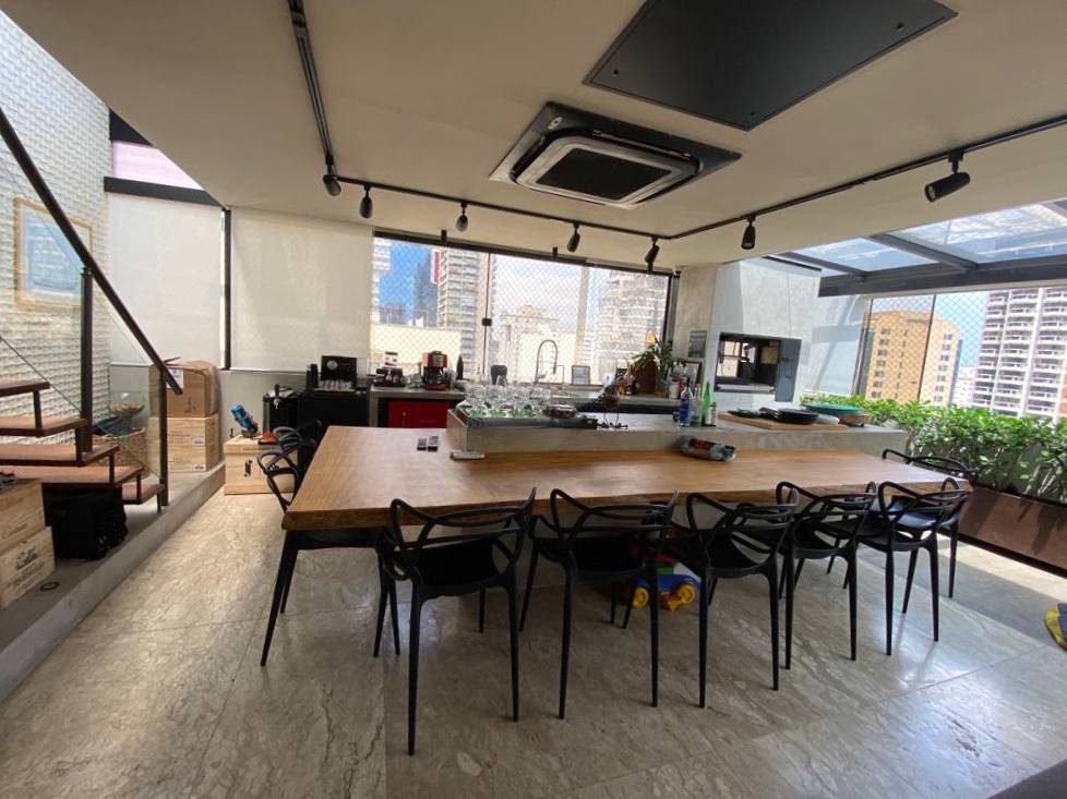 - Cpbertura com 180 m², 2 quartos sendo 1 suíte à venda no bairro Itaim Bibi.