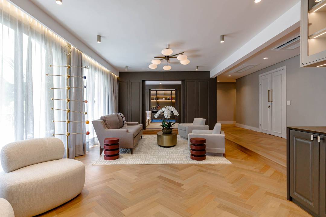 - Apartamento reformado com 270 m², 3 suítes e 3 vagas ao lado do Hotel Fasano à venda no bairro Jardim América.