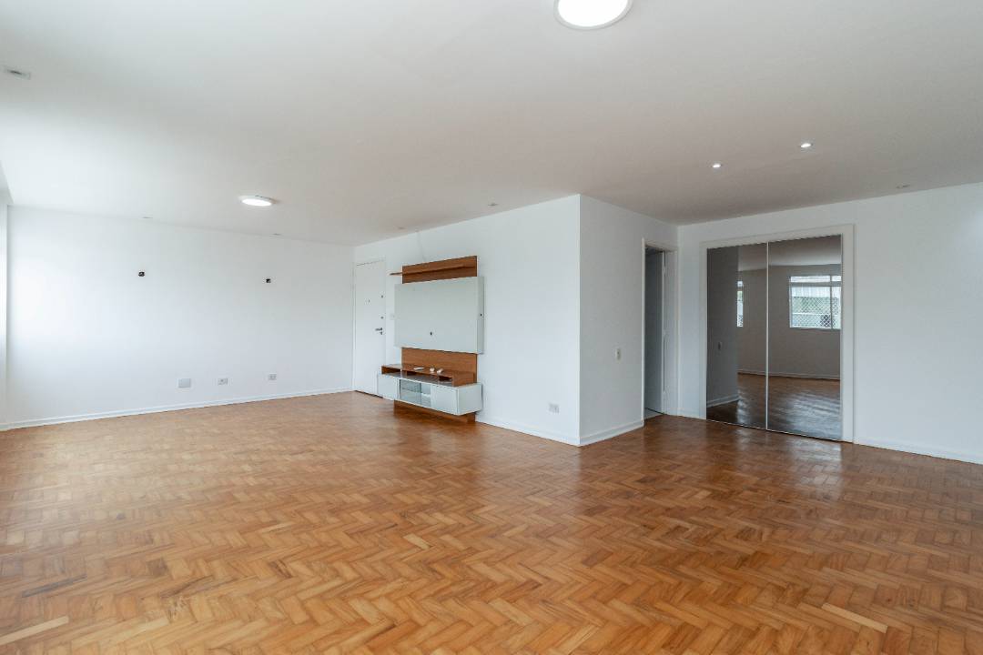 - Apartamento com 170 m², 3 quartos sendo 1 suíte à venda no bairro Itaim Bibi.