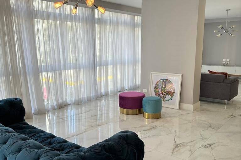 - Apartamento com 250 m², 3 quartos sendo 1 suíte à venda no bairro Jardim Paulista.