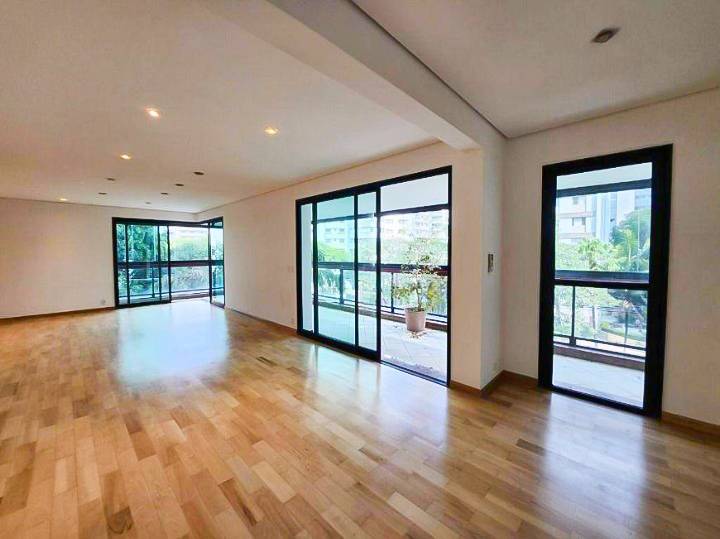 Apartamento com 250 m², 4 quartos sendo 2 suítes à venda no bairro Campo Belo. - Andréa Vallis