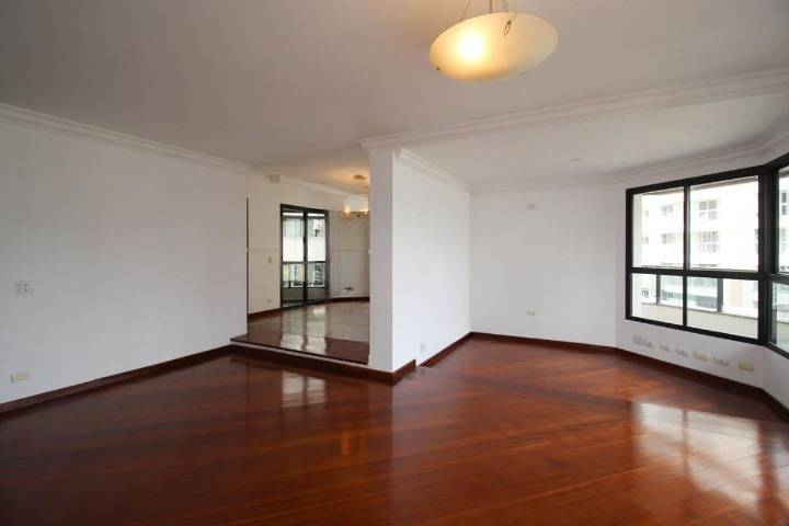 - Apartamento com 210 m², 3 quartos sendo 3 suítes à venda no bairro Moema.