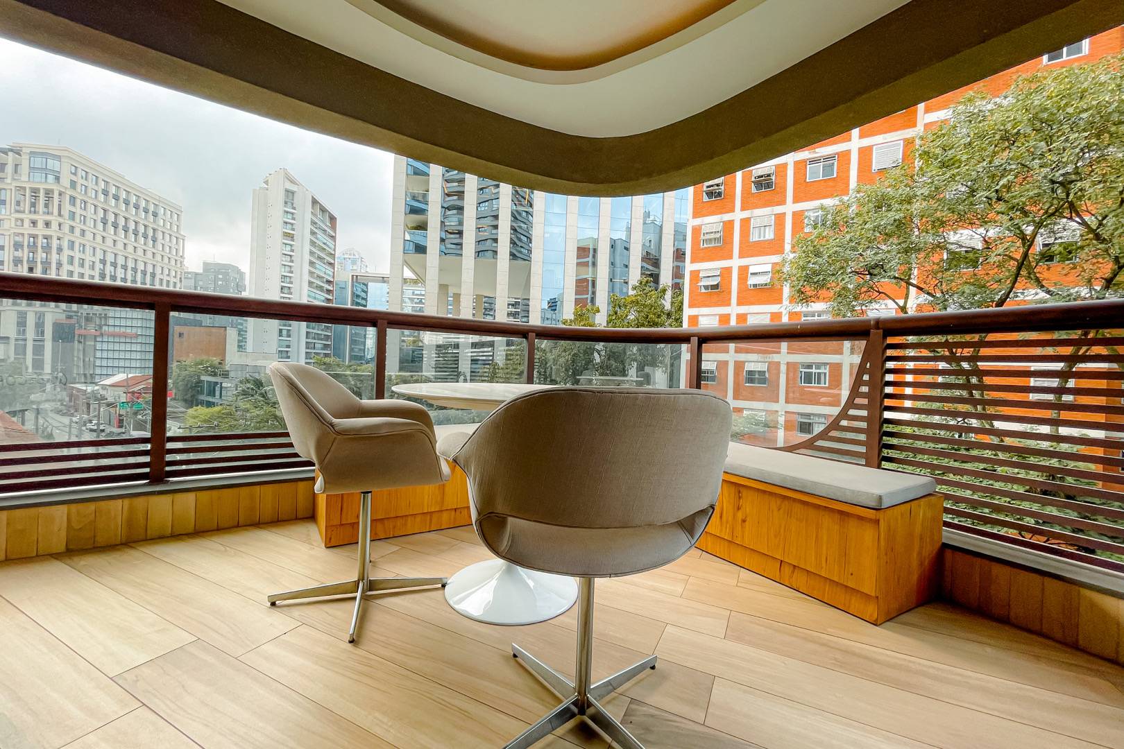 Pininfarina Vila Olímpia, cheio de charme, sofisticado, com 46m2, ao lado da Av. Faria Lima e com 2 vagas. - Andréa Vallis