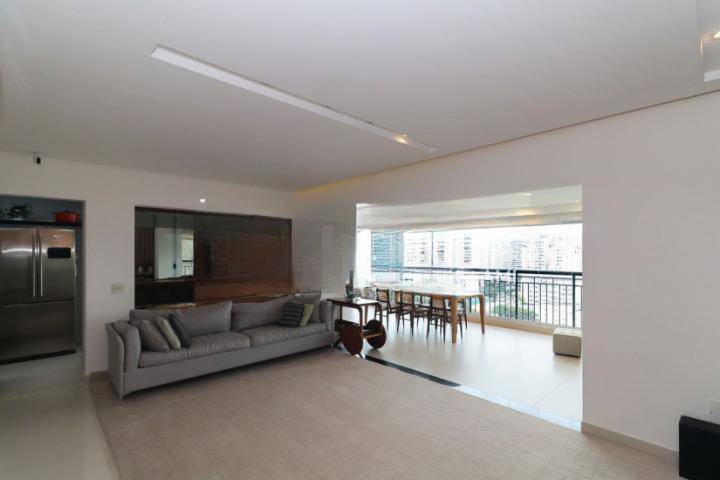 - Apartamento com 207 m², 3 quartos sendo 3 suítes à venda no bairro Indianópolis.