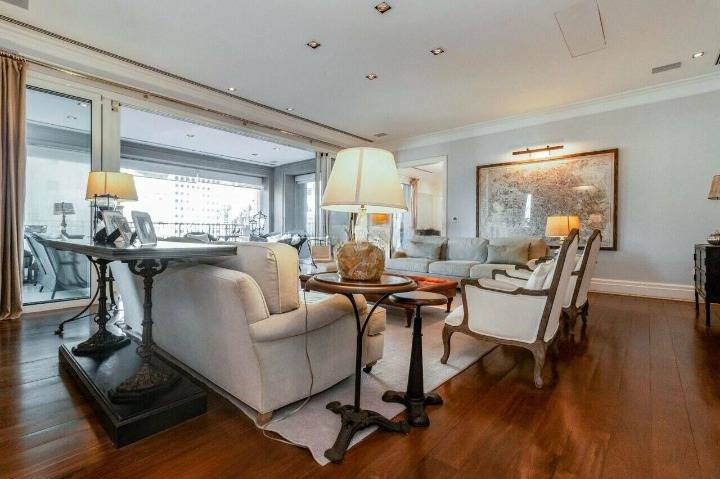 - Apartamento com 405 m², 3 quartos sendo 3 suítes à venda no bairro Jardim Europa.