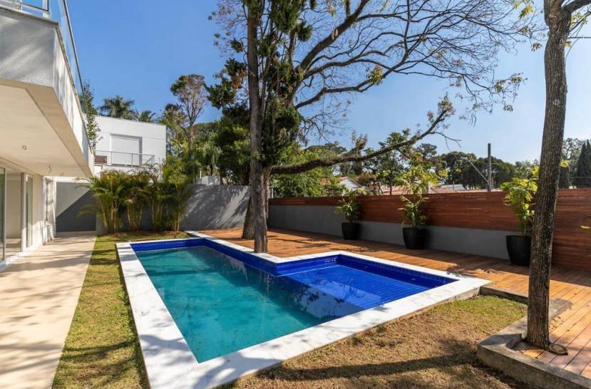 - Casa de condomínio de alto padrão com 786.97m², 4 suítes e 8 vagas à venda no bairro Brooklin.