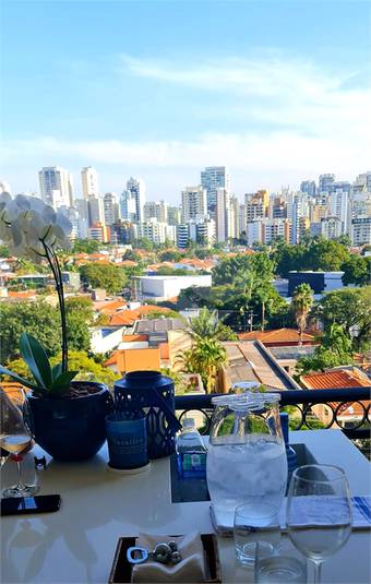 - Apartamento com 156 m², 2 quartos sendo 2 suítes à venda no bairro Vila Olímpia.