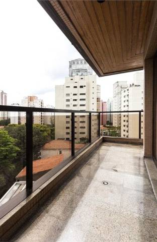 - Apartamento com 228 m², 4 quartos sendo 4 suítes à venda no bairro Moema.