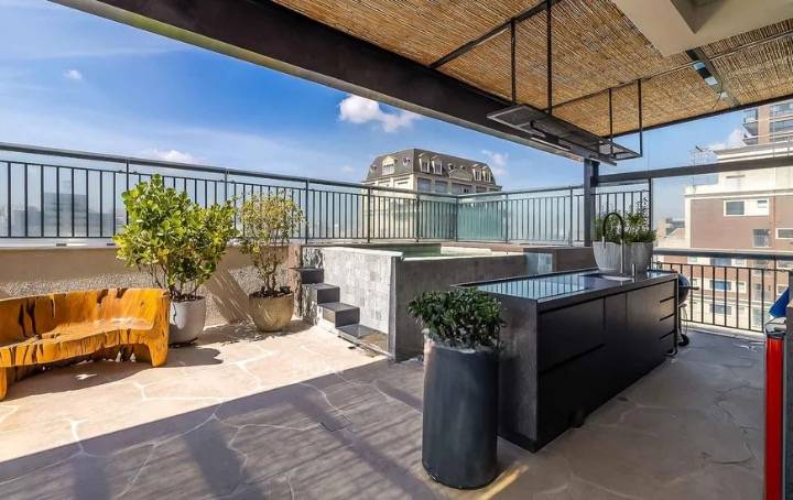 - Cobertura com 272 m², 2 quartos sendo 2 suítes à venda no bairro Itaim Bibi.