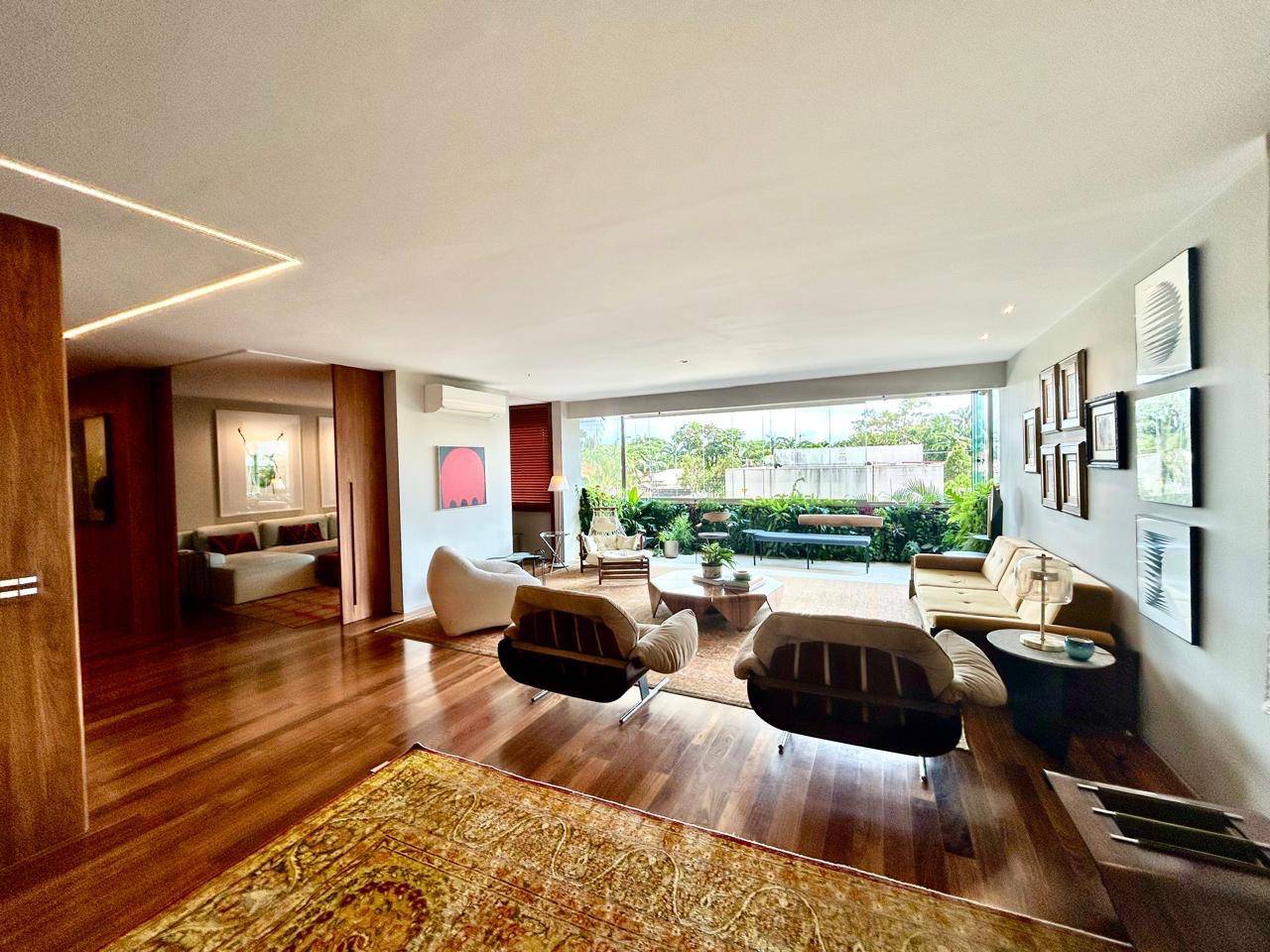 - Apartamento com 300.0 m², à venda no bairro Jardim América.