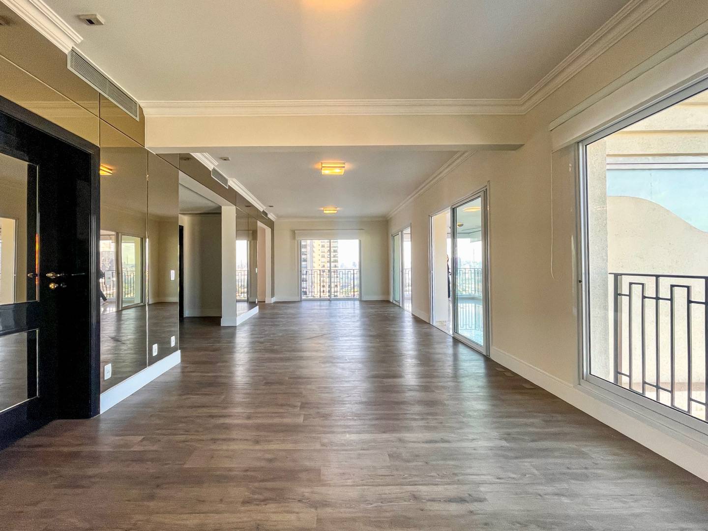 - Apartamento com 240m² 2 suítes para locação no maravilhoso Parque Cidade Jardim no bairro Vila Olímpia.