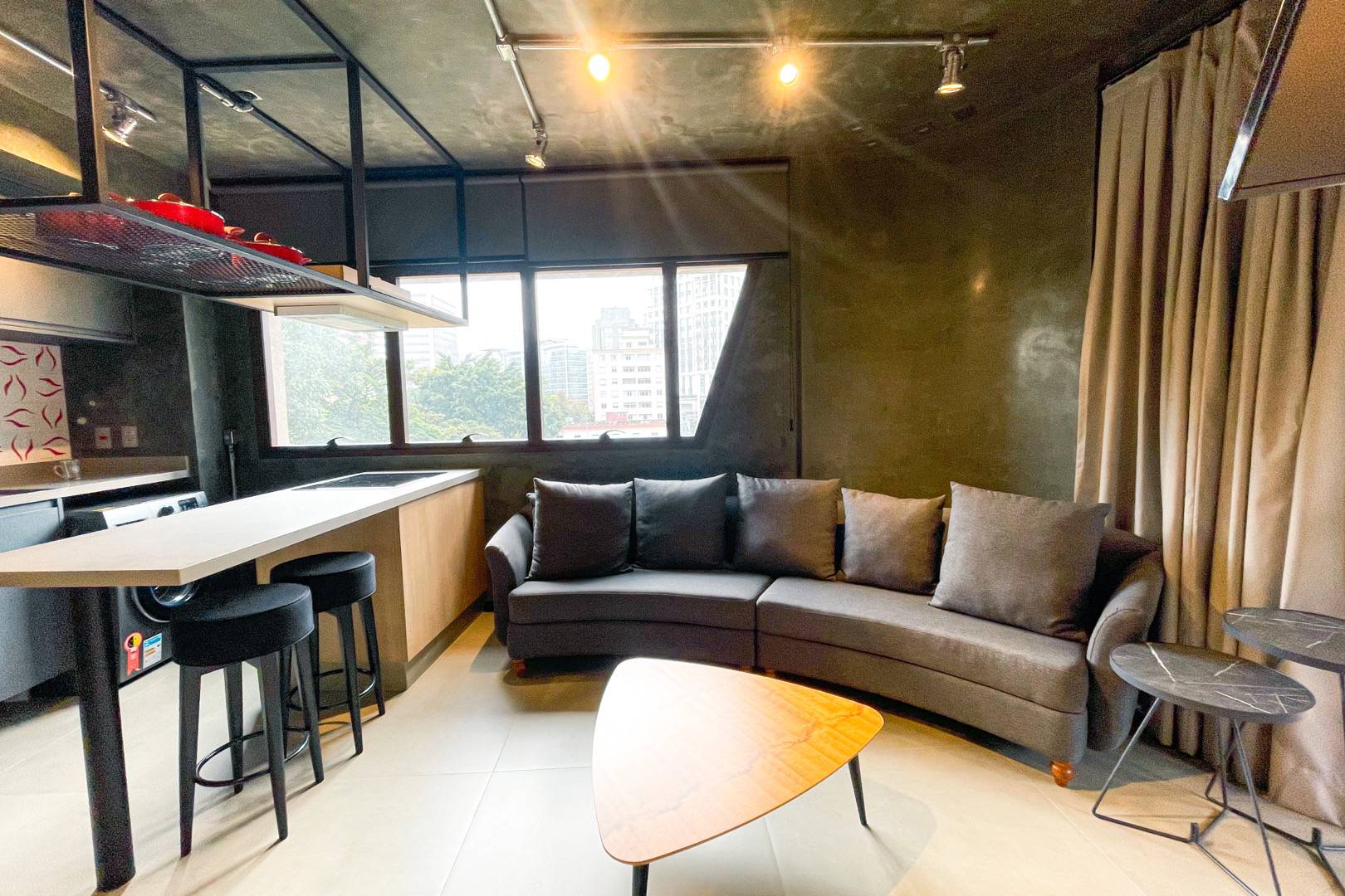 - Pininfarina Vila Olímpia, cheio de charme, sofisticado, com 46m2, ao lado da Av. Faria Lima e com 2 vagas.