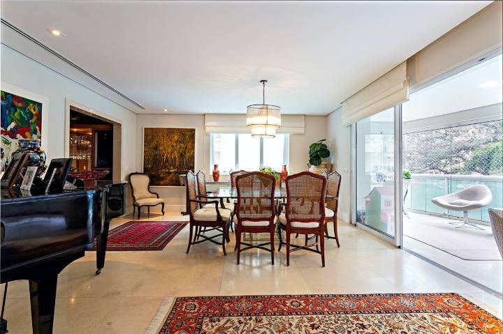 - Apartamento com 277 m², 3 quartos sendo 3 suítes à venda no bairro Itaim Bibi.