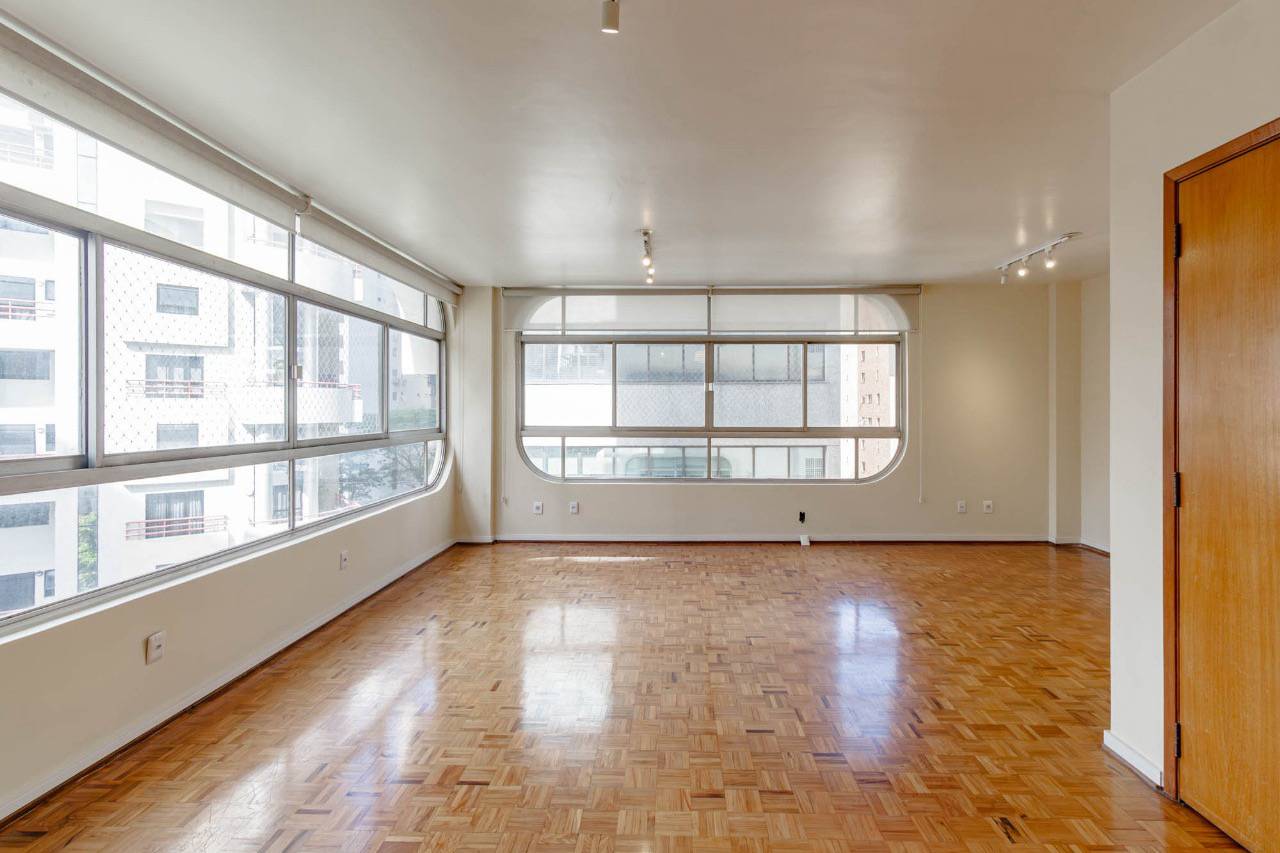 - Apartamento com 145m² , 3 dorms sendo 1 suite e 2 vagas, à venda no miolo do Itaim Bibi.