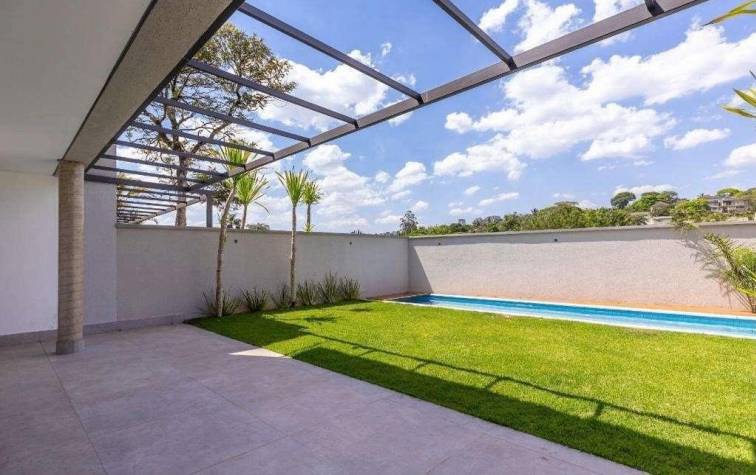 - Casa de condomínio com 424.76 m², 4 quartos sendo 4 suítes à venda no bairro Jardim Cordeiro.