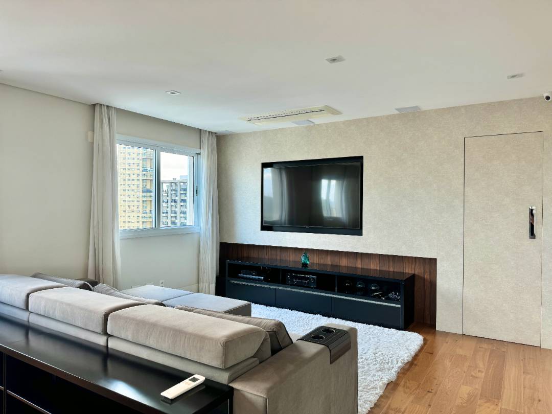 - Apartamento com 220 m², 3 quartos sendo 3 suítes à venda no bairro Vila Suzana.