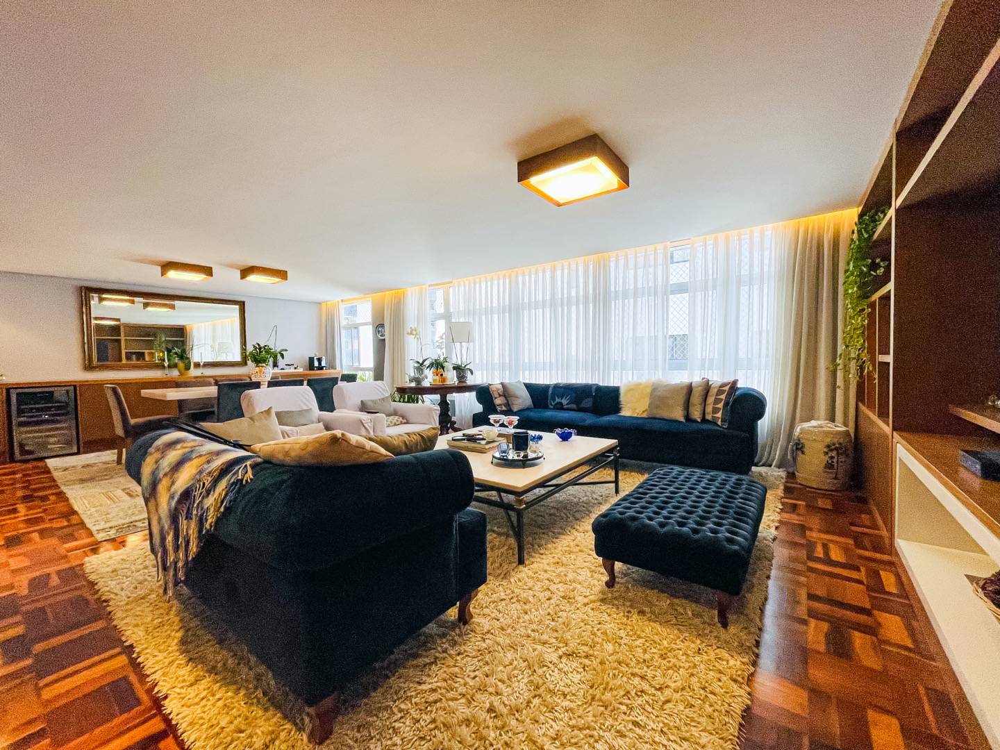 - Apartamento com 180 m², 3 quartos sendo 1 suíte à venda no bairro Jardim América.