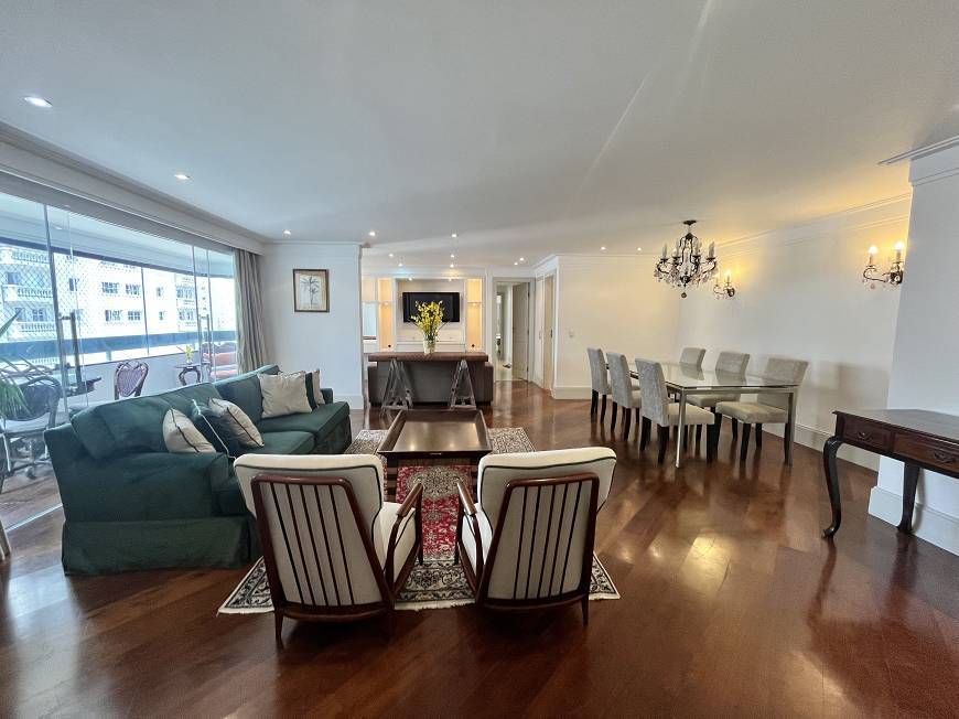 - Apartamento com 147 m², 4 quartos sendo 1 suíte para alugar no bairro Moema.