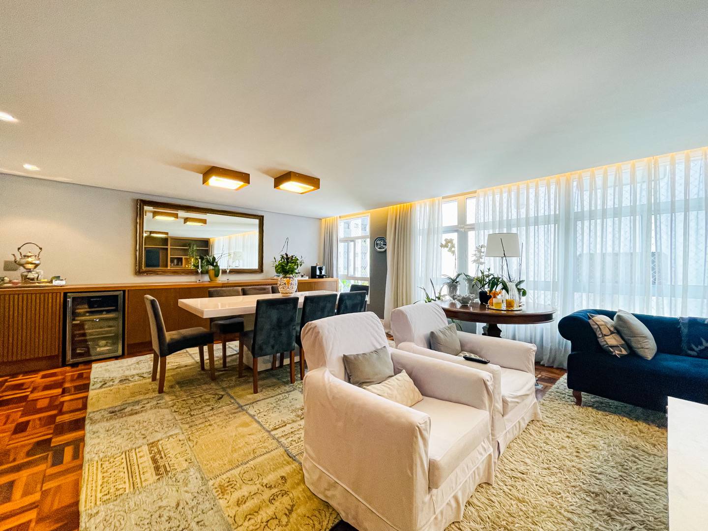 - Apartamento com 180 m², 3 quartos sendo 1 suíte à venda no bairro Jardim América.