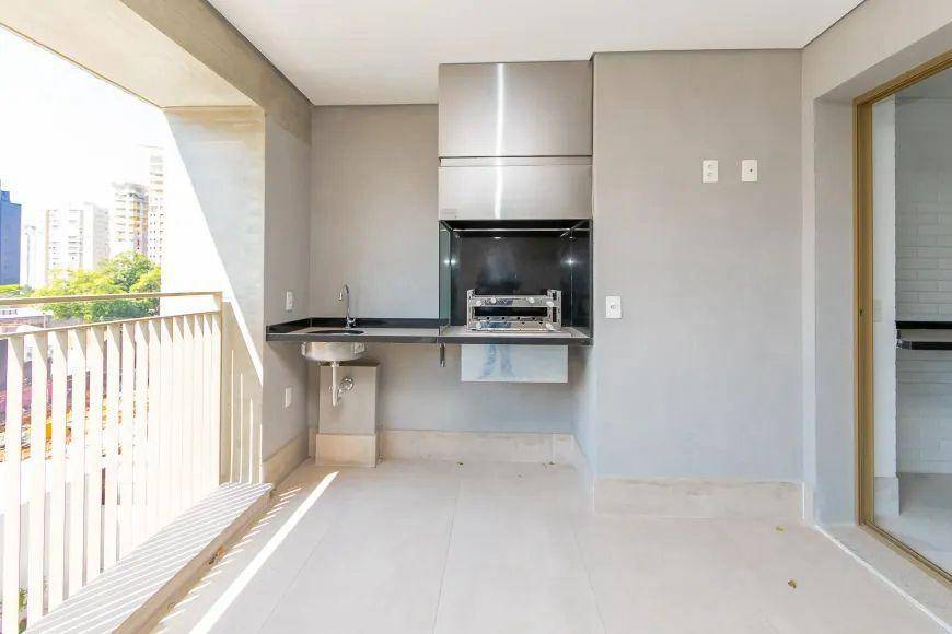 - Apartamento com 149 m², 3 quartos sendo 3 suítes à venda no bairro Moema.
