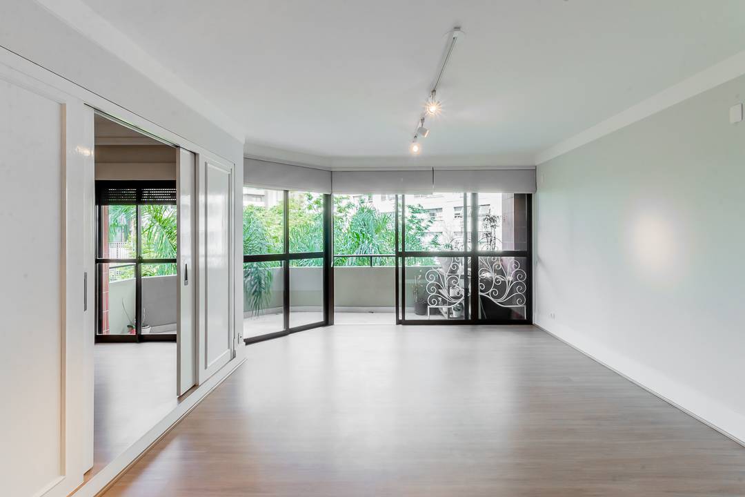 Apartamento com 120 m², 2 quartos sendo 2 suítes à venda no bairro Moema. - Andréa Vallis